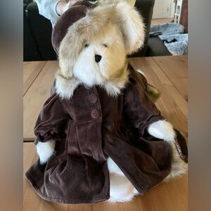 EUC Vintage Boyd’s Bear Bailey w/faux fur trimmed coat & hat. 14”